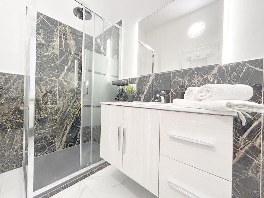 Elegant Apartment - Wifi - Smart Tv - Netflix Генуя Екстер'єр фото